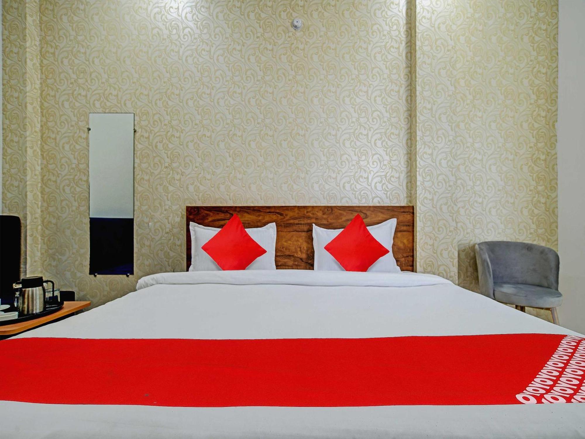 Oyo Flagship Hotel Blue Tick Indore Esterno foto