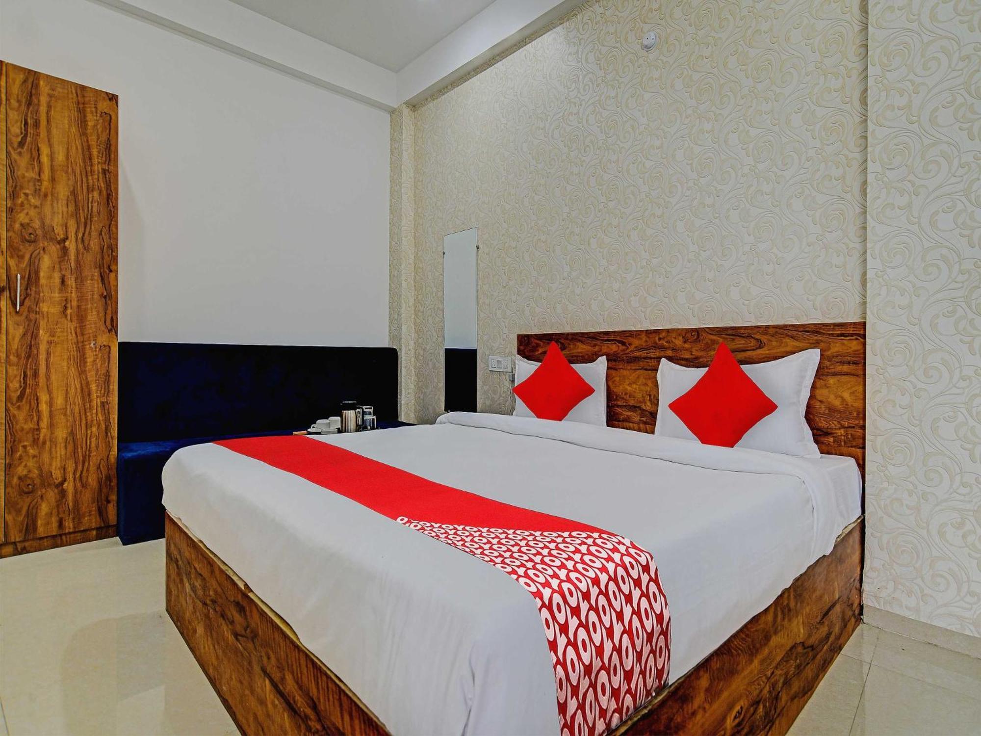 Oyo Flagship Hotel Blue Tick Indore Esterno foto