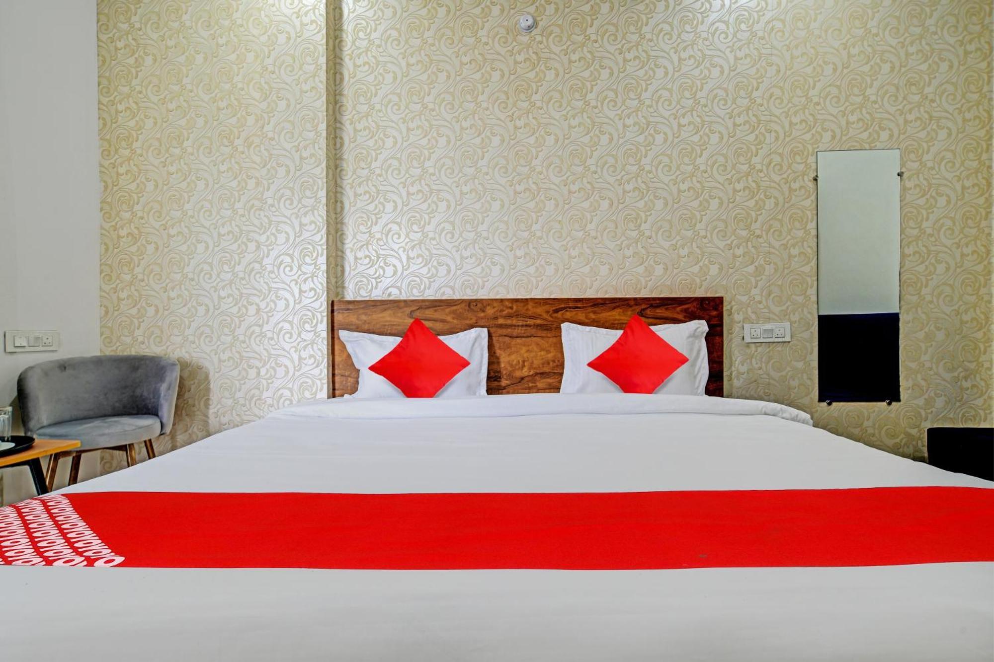 Oyo Flagship Hotel Blue Tick Indore Esterno foto